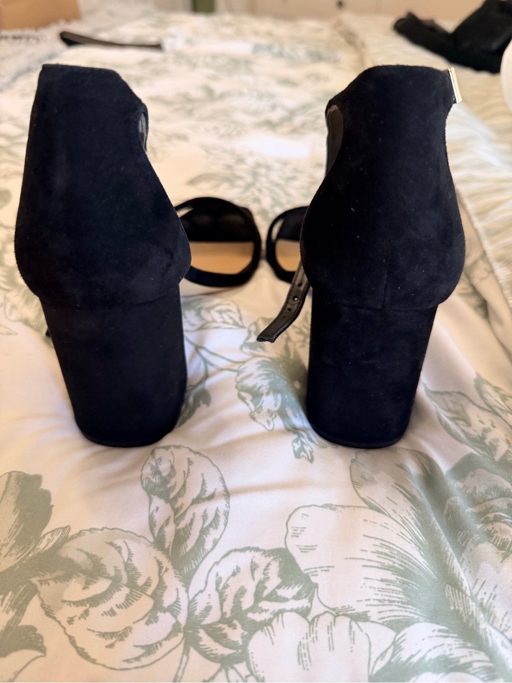 🖤 Sam Edelman Black Block Heel Sandals – Classic & Elegant - Picture 2 of 6